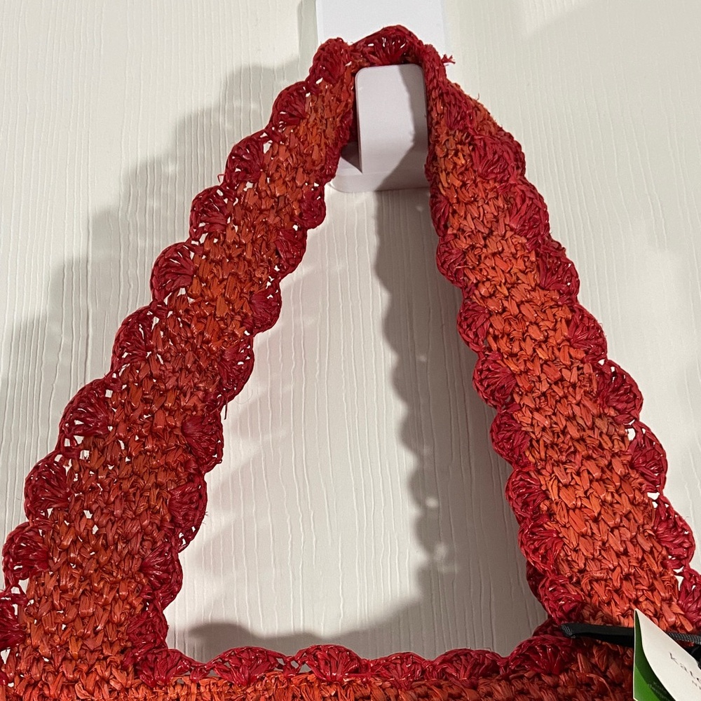 Chic Red Woven Tote Bag - Picture 3 of 11